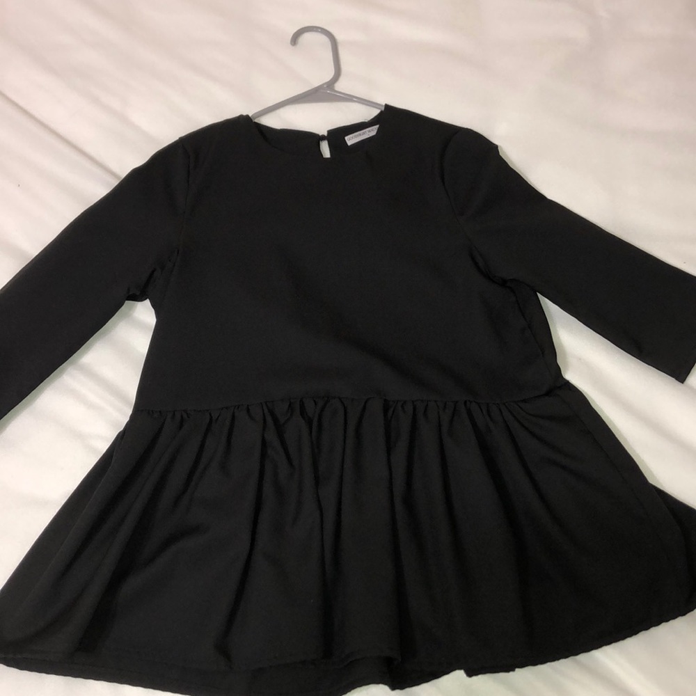 Black mid-sleeve peplum top